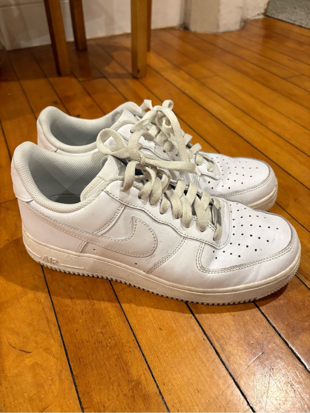 Nike Men’s Air Force 1 Sneakers in size 9